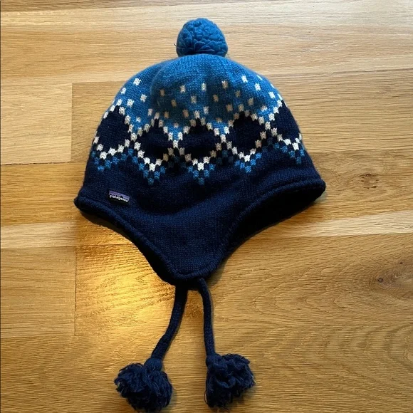 Patagonia unisex Navy and White Pom Pom winter hat - Picture 1 of 6